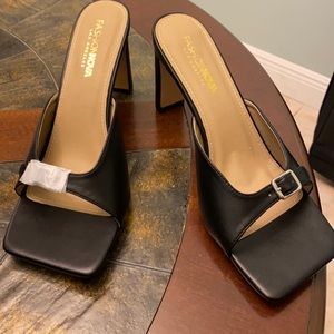 Fashion Nova Sliding in Mules